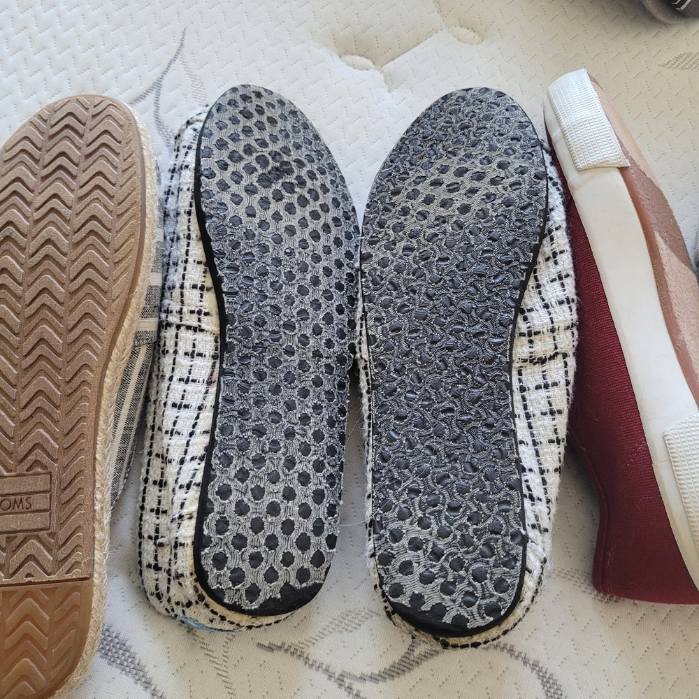 Tom's. Size 8.5